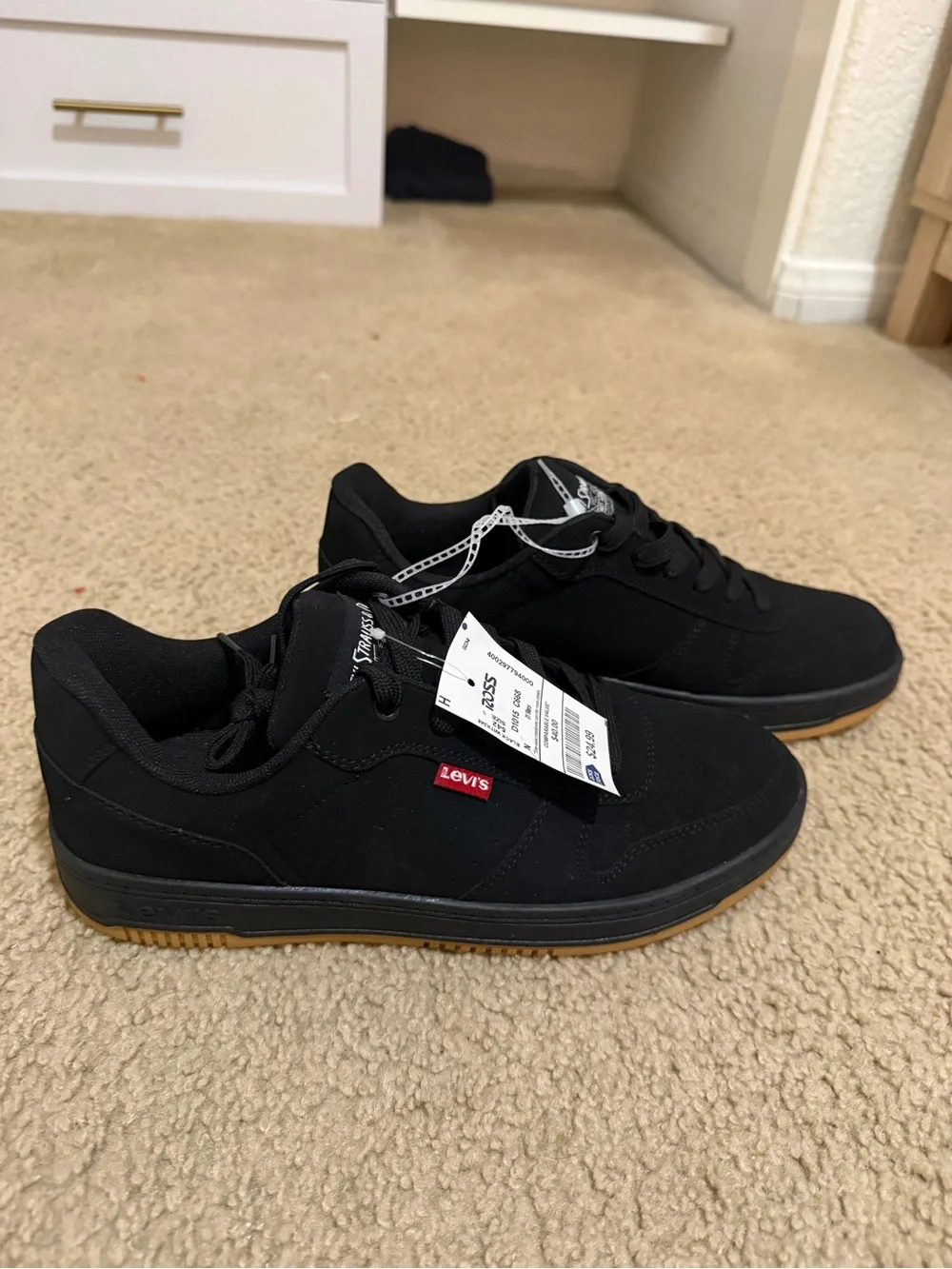 NWT Men’s Levi's Drive Lo Black Sneakers with Gum Outsole SZ 8